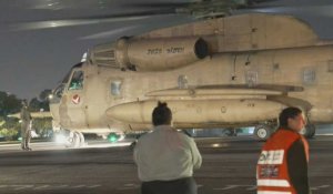 Un hélicoptère avec des otages libérés se pose sur l'héliport d'un hôpital israélien