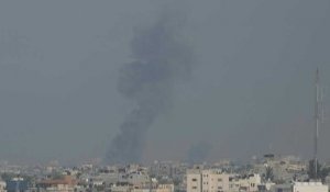 Dans la sud de Gaza, de la fumée s'élève du nord de Rafah suite à une frappe