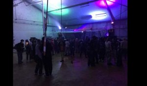 VIDÉO. Cinquante personnes dans un hangar désaffecté près de Morlaix pour une rave party