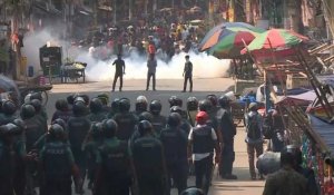 Bangladesh: les ouvriers du textile manifestent, des centaines d'usines fermées