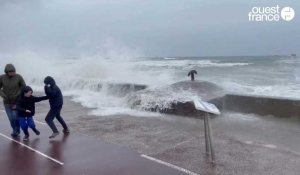 VIDÉO. Mer déchaînée, coupures d'électricité... La tempête Ciaran a déferlé sur le Calvados ce jeudi