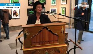 VIDÉO. Chant et orgue de Barbarie : Geneviève Delanné a inauguré l’expo Photo sART’ en musique