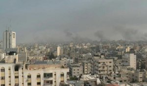 Des nuages de fumée s'élèvent au-dessus du nord de Gaza après de multiples frappes aériennes
