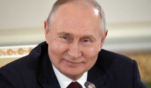 Vladimir Poutine : "Je vais me présenter à la présidentielle"