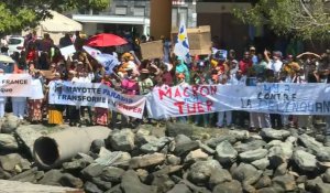 Des manifestants huent Élisabeth Borne pendant sa visite à Mayotte