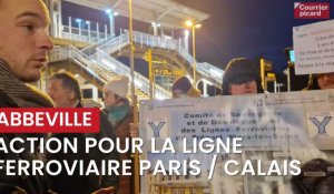 Des élus en action lundi 4 décembre 2023 à la gare d'Abbeville pour la ligne Paris/Calais