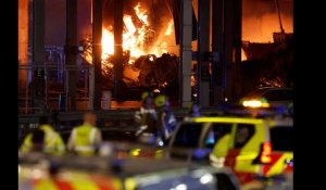 VIDÉO. Un important incendie dans l'aéroport de Luton, près de Londres