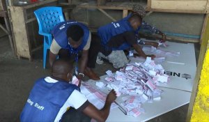 Présidentielle au Liberia : le décompte des voix commence à la fermeture des bureaux de vote