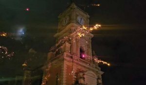 À Lens, magnifique embrasement de l’église Saint-Léger avant la descente du père Noël