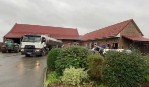 Des producteurs de lait font pression sur Lactalis à Cuincy pour un juste prix