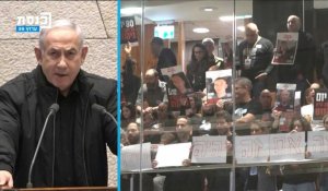 Israël: Netanyahu chahuté par des familles d'otages lors d'un discours au Parlement