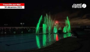 VIDEO. Un spectacle de fontaines pour les fêtes de fin d’année à Trouville-sur-Mer