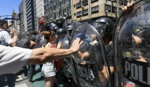 Argentine : recours et manifestation contre le "méga-décret" du président Javier Milei