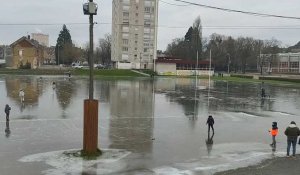 Charleville-Mézières: gelé, le stade de rugby se transforme en patinoire