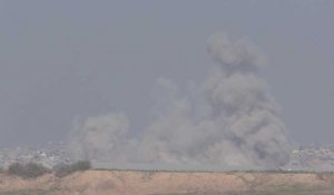 De la fumée s'échappe du nord de Gaza, vue depuis Israël