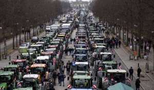 Les agriculteurs allemands manifestent contre la fin de subventions au carburant