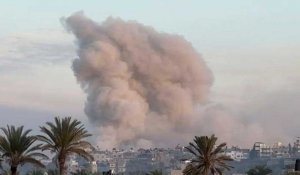 Panache de fumée à Al-Zawaida à Gaza