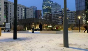 Neige en Ile-de-France: images à La Défense et aux jardins du Palais-Royal