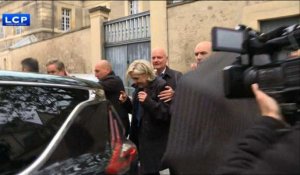 Marine Le Pen chahutée lors d'une visite surprise à Reims