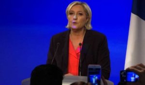Marine Le Pen a "félicité" Emmanuel Macron