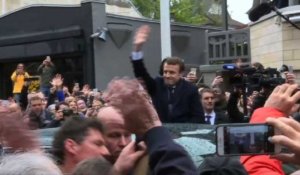 Présidentielle : Macron part de son domicile pour aller voter