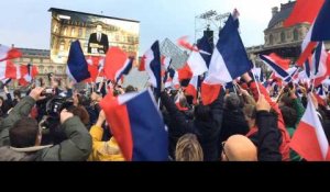 Avec les supporters de Macron, dans la houle des gens heureux
