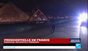 EN DIRECT : Emmanuel Macron s'avance, seul, sur la scène du carroussel du Louvres