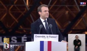 Hollande et Macron côte à côte sous l'Arc de Triomphe - ZAPPING ACTU DU 08/05/2017