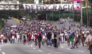 Venezuela: manifestants et policiers s'affrontent dans la rue