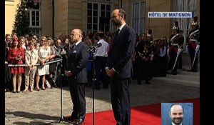 Édouard Philippe remplace Bernard Cazeneuve qui part "en homme de gauche"