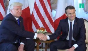 Cette "féroce" poignée de main entre Donald Trump et Emmanuel Macron à Bruxelles
