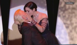 Festival Cannes 2017 : Le langoureux baiser de Monica Bellucci et Alex Lutz (Vidéo) 
