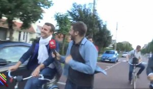 Emmanuel Macron à vélo, poursuivi par un journaliste de Quotidien (vidéo) 