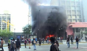 Venezuela: des manifestants incendient un bâtiment officiel