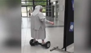 Législatives 2017 : Une religieuse est allée voter en hoverboard (Vidéo)