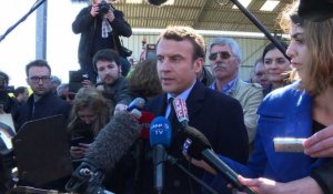 Macron attaque la "combine" de Le Pen avec Dupont-Aignan
