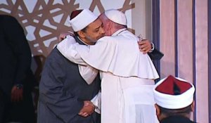 Le pape assiste à une conférence organisée par Al-Azhar au Caire
