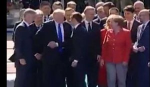 Emmanuel Macron - Donald Trump : une seconde poignée de main violente (vidéo)