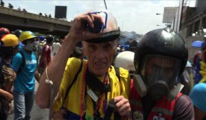 Gaz lacrymogènes au Venezuela pour freiner les manifestants