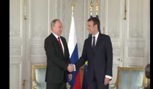 Les images de la rencontre de Vladimir Poutine avec Emmanuel Macron