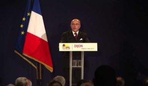 A Dijon, Cazeneuve appelle les socialistes à voter Macron