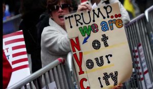 Trump accueilli par des manifestants à son retour à New York