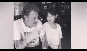 Johnny Hallyday donne un cours de chant à sa fille (vidéo)