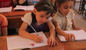 Syrie: les élèves d'une ville assiégée retournent à l'école