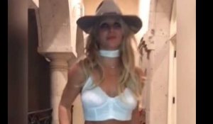 Britney Spears fait un remake sexy de la fashion week (Vidéo)
