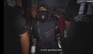Mayweather vs McGregor : l'entrée WTF de Floyd Mayweather sur le ring ! (vidéo)