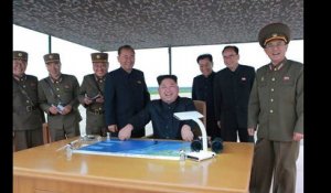L'image à ne pas louper: Kim Jong-un jubile après son lancement de missile