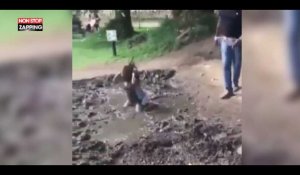 Une fille veut jouer à Tarzan et se ridiculise après une chute (vidéo)