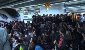 Des militants bloquent les trains en Catalogne
