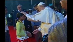 Le pape rencontre à Dacca des réfugiés rohingyas